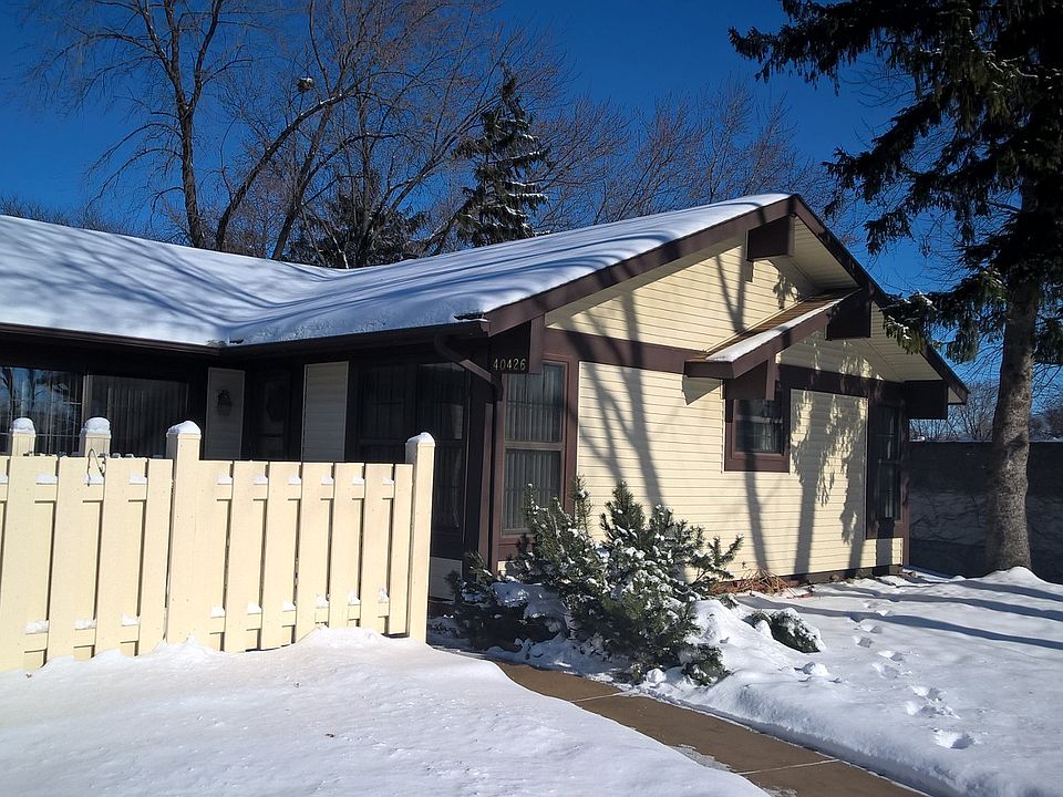 1st image of 40426 Newport Dr
