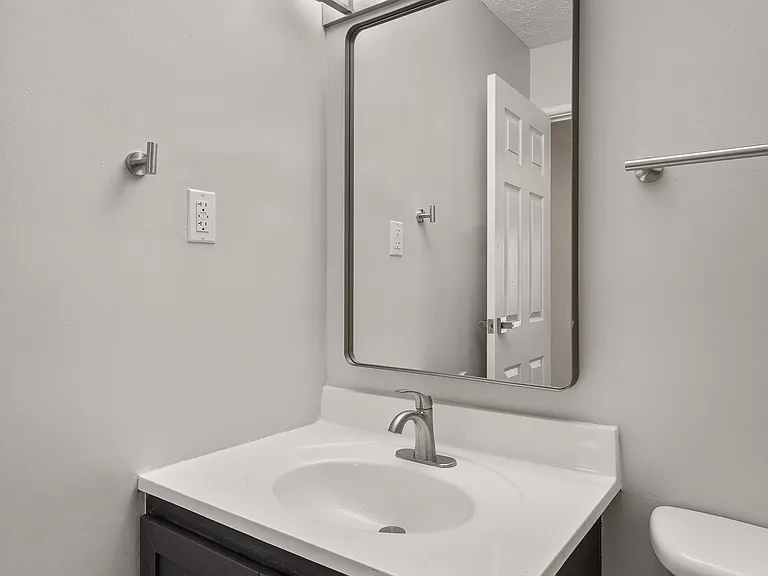 Green Valley Apartments — Photo 13