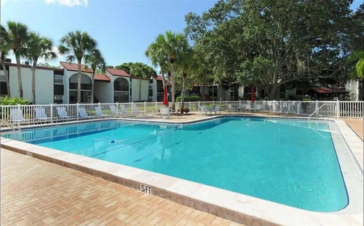 3209 Beneva Rd — Photo 2