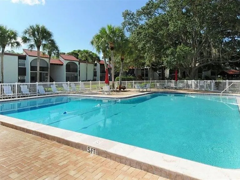 3209 Beneva Rd — Photo 2