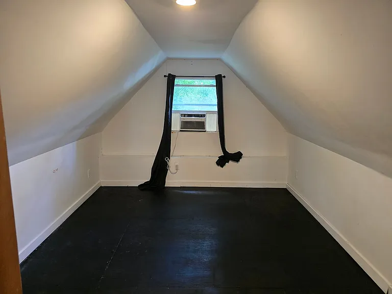 216 Elizabeth Ter — Photo 22