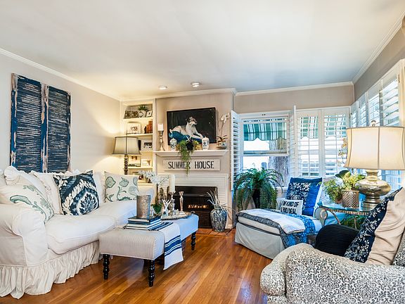 3rd image of 3605 N Poinsettia Ave