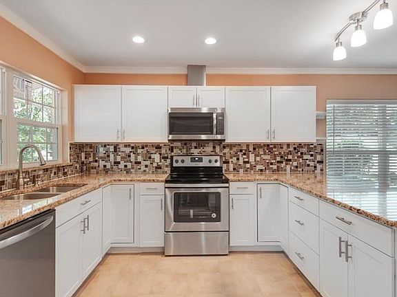 5th image of 717 Forest Hills Dr