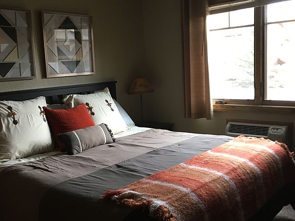 Main level King bedroom 