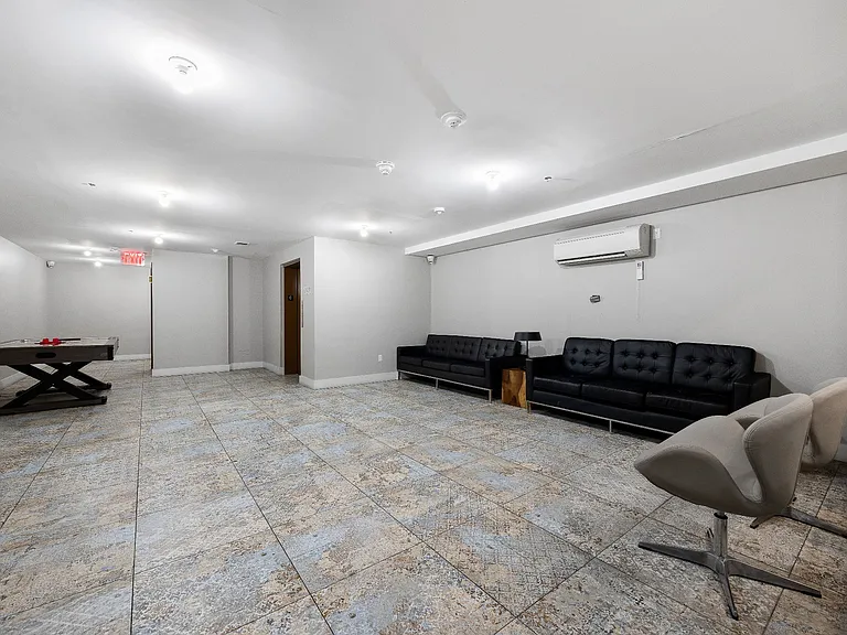 152 Boerum St #2L — Photo 10