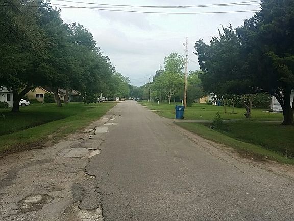 4th image of 1613 Oleander Dr