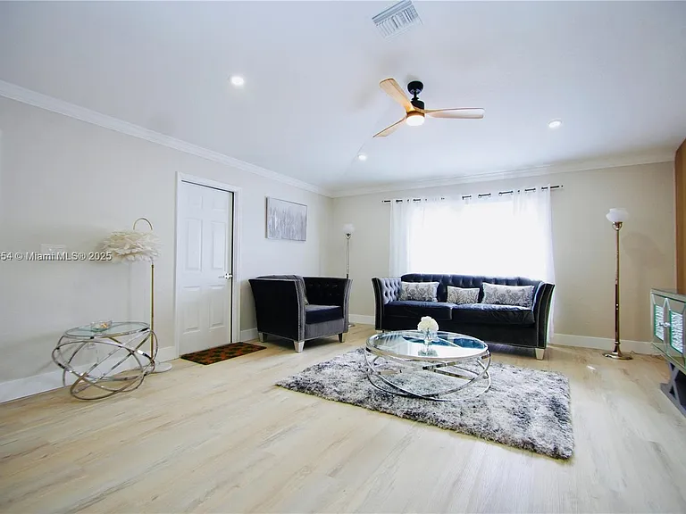 244 NW 6th Ave — Photo 10