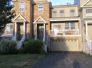 172 N River Dr, Beacon, NY