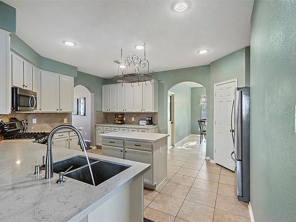 4th image of 14339 Plum Springs Dr