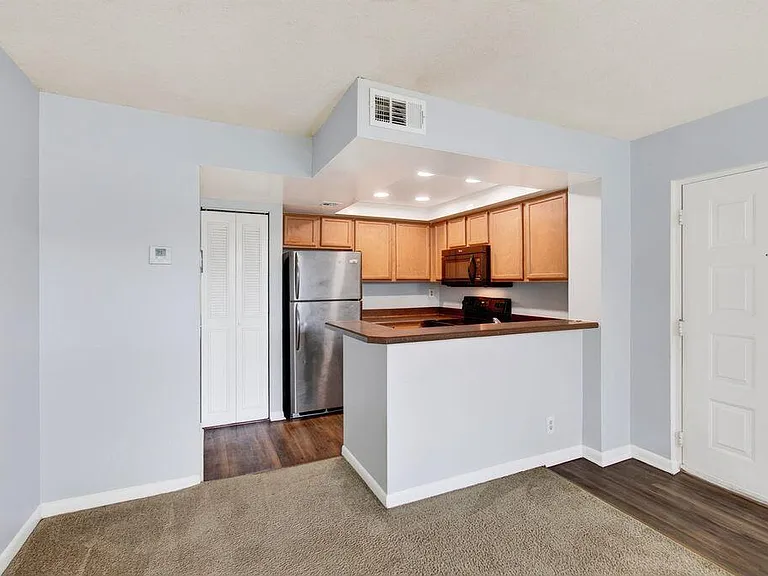 718 Executive Center Dr #16 — Photo 7