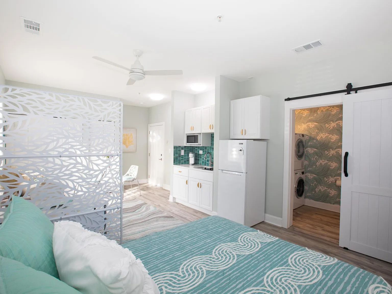 Studio, 450 sqft, $1,350 — Photo 2