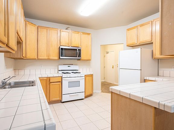 4th image of 2360 19th Ave APT A