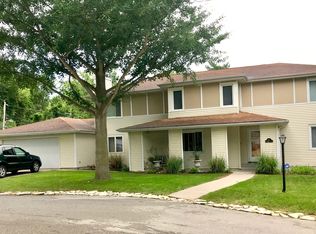 150 E Court Manor Pl, Decatur, IL 62522