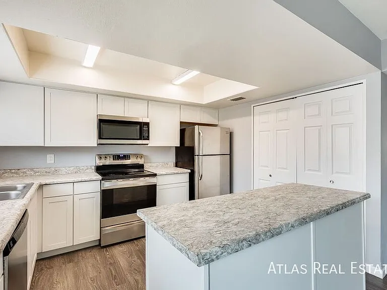 1649 W Hazelwood St — Photo 35