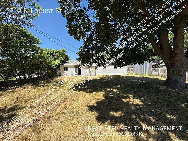 2212 E Locust St — Photo 13