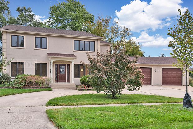 1st image of 303 Ashwood Dr