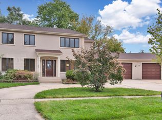 303 Ashwood Dr, Schaumburg, IL 60193