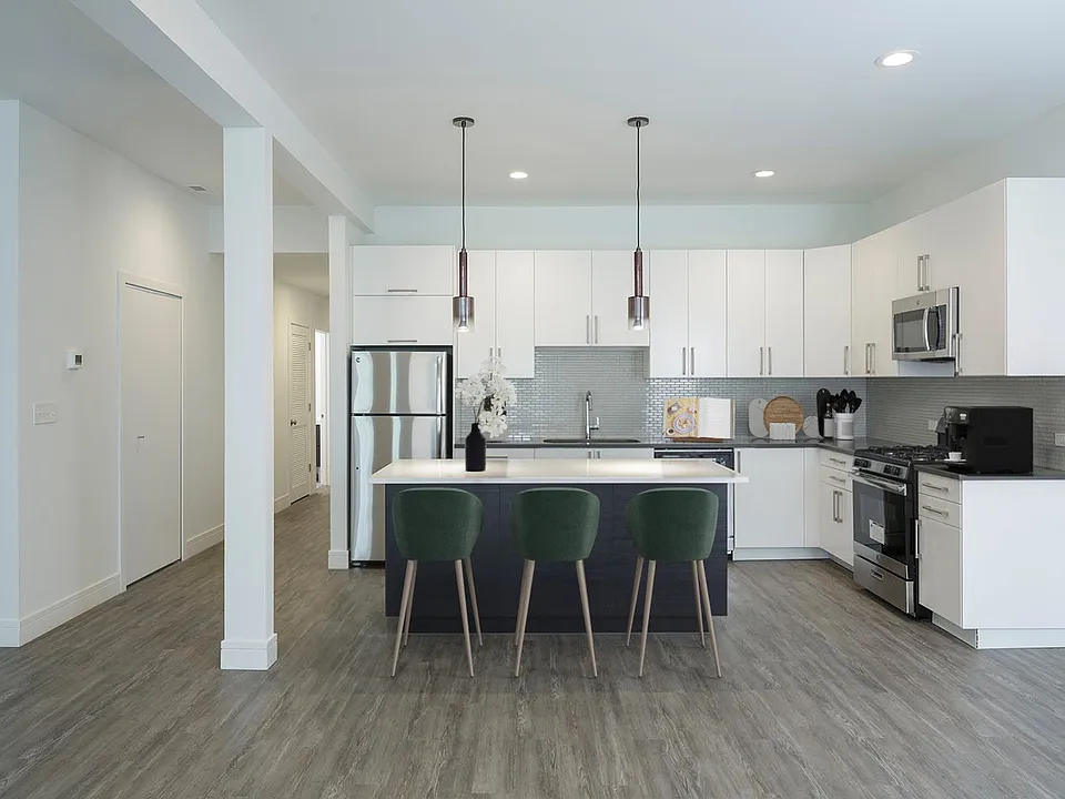 5487-5491 S. Hyde Park Boulevard