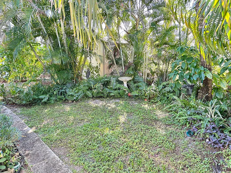 425 E Bougainvillea Dr — Photo 7