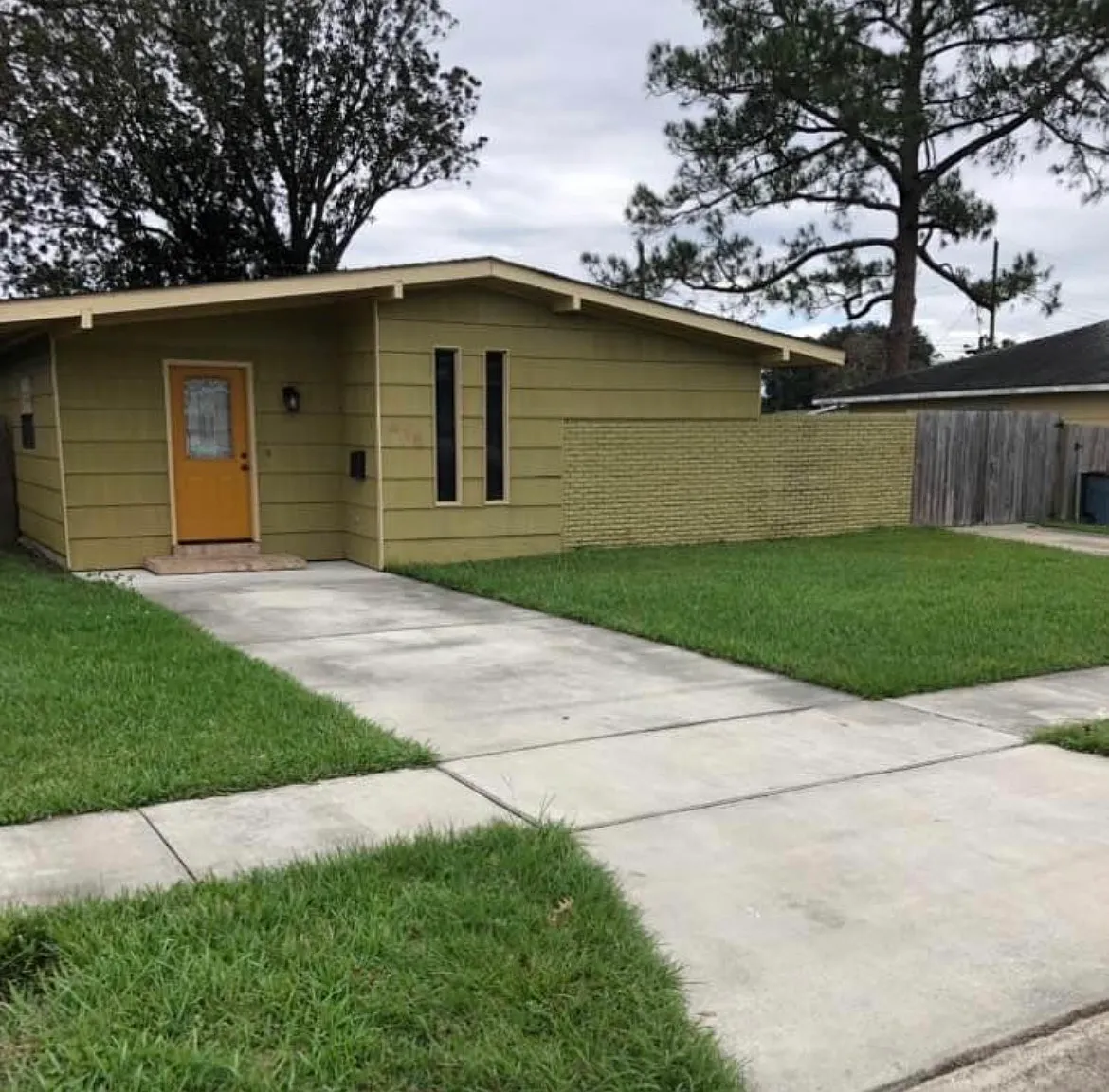 4 bed, 1.5 bath, 1600 sqft, $1,850 — Photo 1