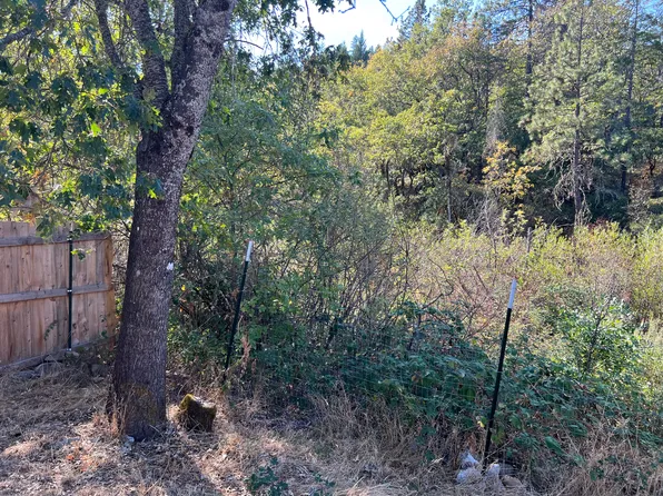 235 E Trail Cres, Trail, OR 97541