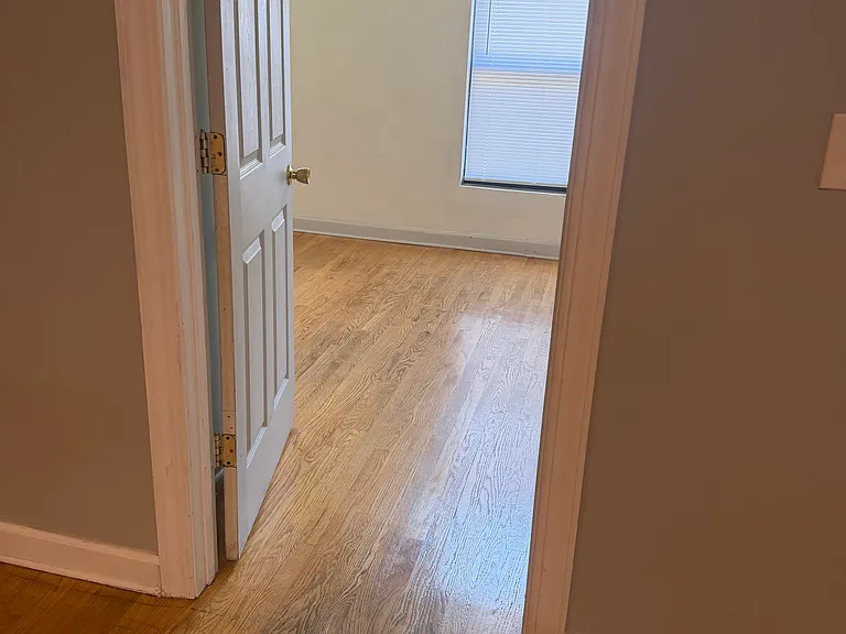 2457 W Adams St #2 — Photo 6