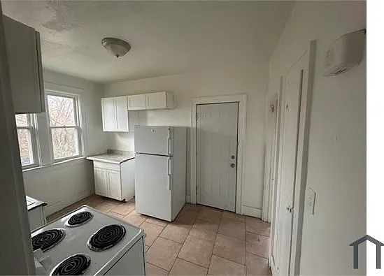 4 bed, 1000 sqft, $1,400 — Photo 2