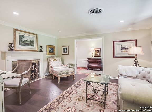 4th image of 2634 Brookhurst Dr