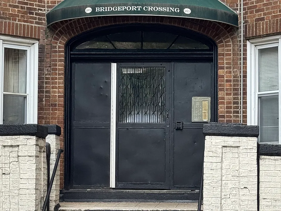 205 Washington Ave #C8