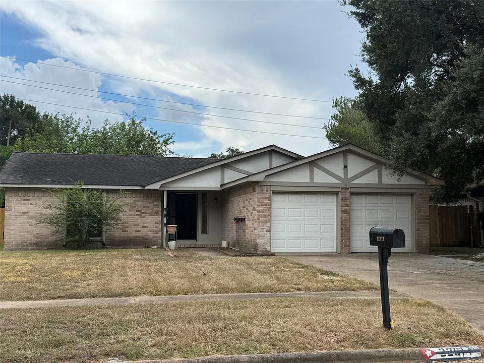 22611 Fincastle Dr