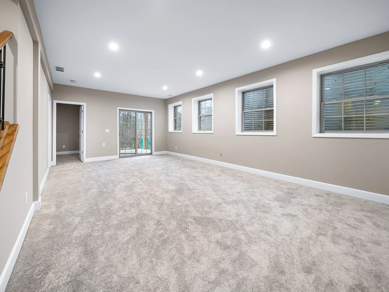 4 bed, 2372 sqft, $2,575 — Photo 3