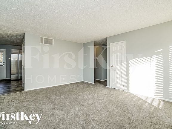 3rd image of 614 Palace Ln