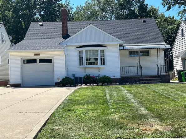2214 Green Ridge Dr, Wickliffe, OH 44092
