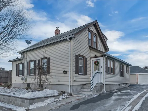 215 Kenyon Ave, Pawtucket, RI 02861