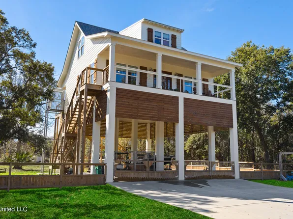 124 Burnett St, Bay Saint Louis, MS 39520