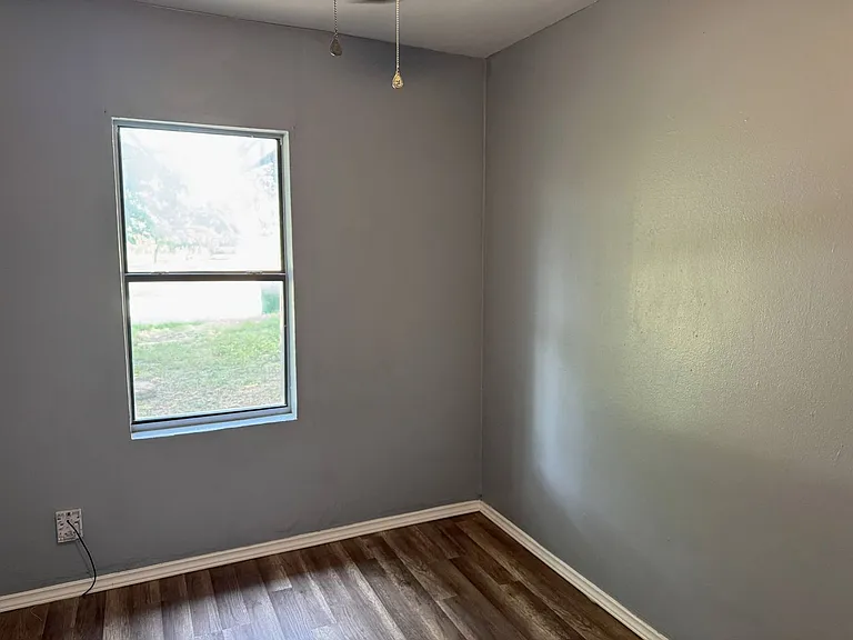 808 E Bank St — Photo 9