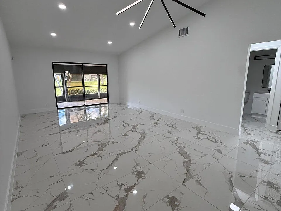 817 Sky Pine Way #H