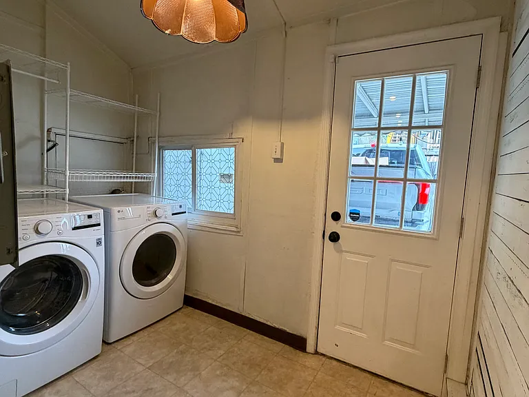 806 Wellington St — Photo 14