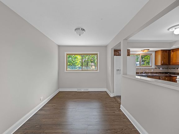 5th image of 415 Tennyson Rd