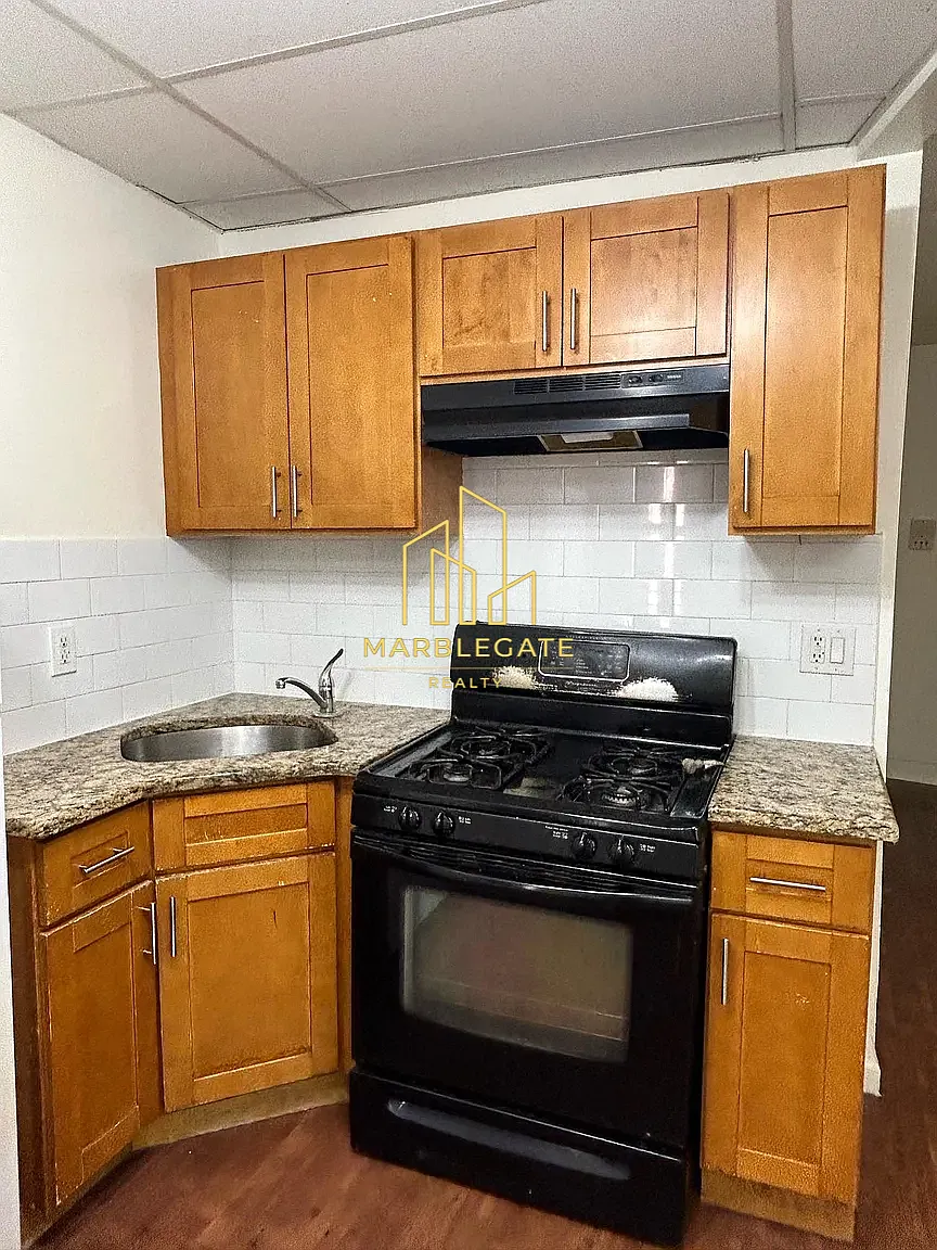 2 bed, 850 sqft, $1,750 — Photo 1