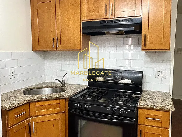 280 Verona Ave #V33 — Photo 1