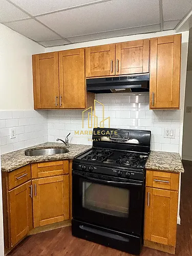 280 Verona Ave #V33 Photo 1