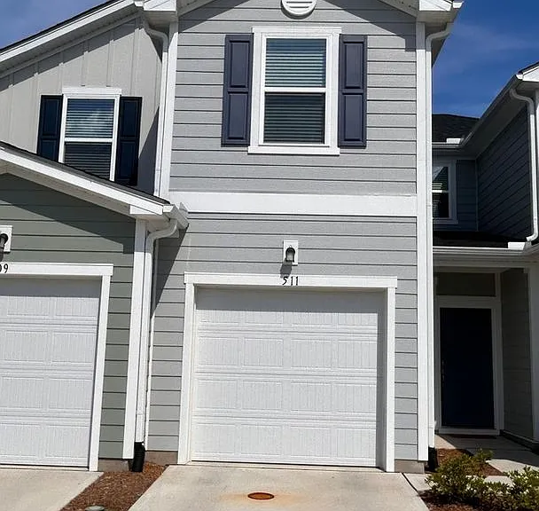 511 Eastwood Dr — Photo 1