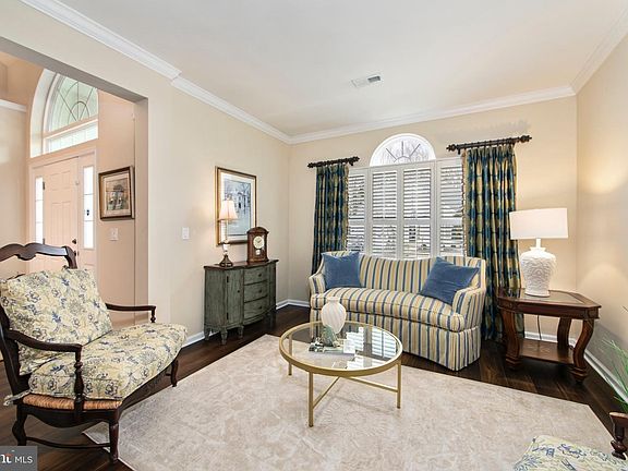 5th image of 35 Huxley Cir