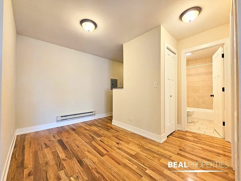 555 W Arlington Pl — Photo 9