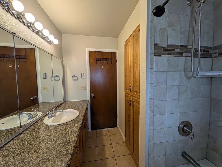 255 S 1 W — Photo 9