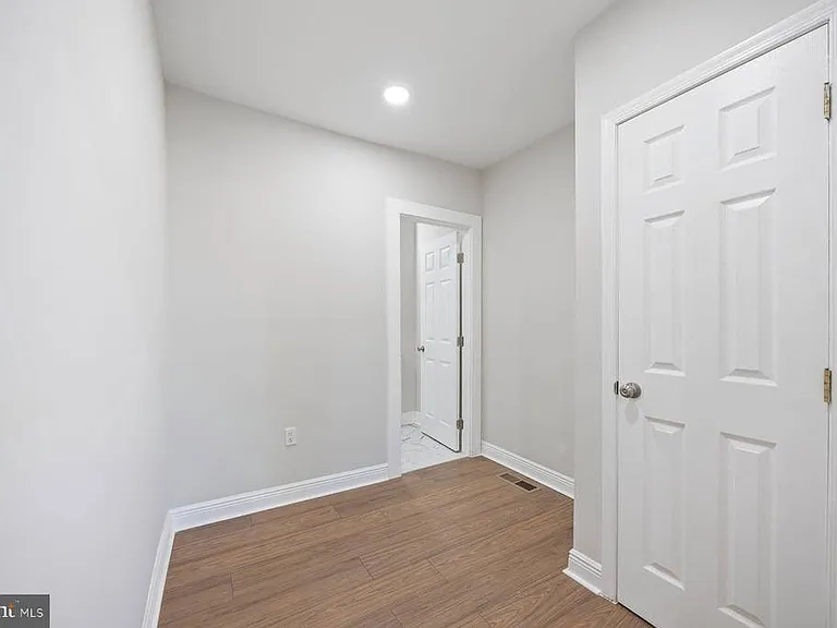 117 Collins Ave S — Photo 19