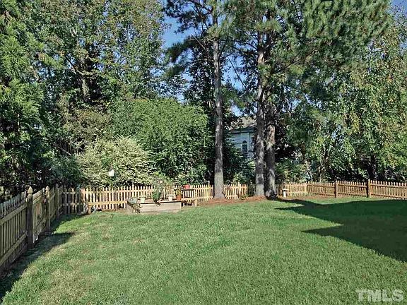 4th image of 404 Park York Ln