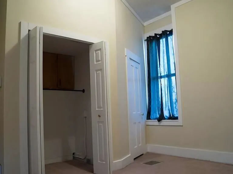 615 E Elm St — Photo 22