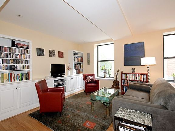 3rd image of 2633 Adams Mill Rd NW APT 105
